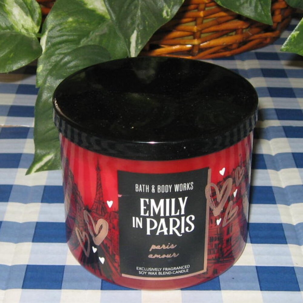 BBW Emily In Paris  3 Wick Candle  Paris Amour NEW NIB - Picture 2 of 8